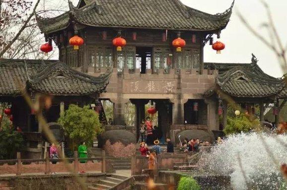 外籍男子疑当街骚扰妇女,被其当场反击狠扇耳光!女性出门在外如何自保?-专业问答网站,解答您的疑惑